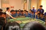 &ldquo;泰山小将&rdquo;数选未来足球精英赛参赛队伍到俱乐部，参观荣誉室
